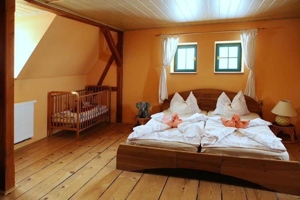 Hrazdeny Statek Mytinka Guest House Phòng bức ảnh