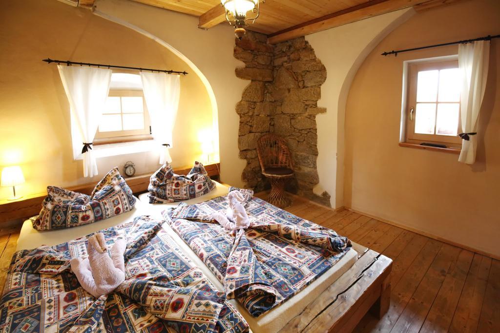 Hrazdeny Statek Mytinka Guest House Ngoại thất bức ảnh